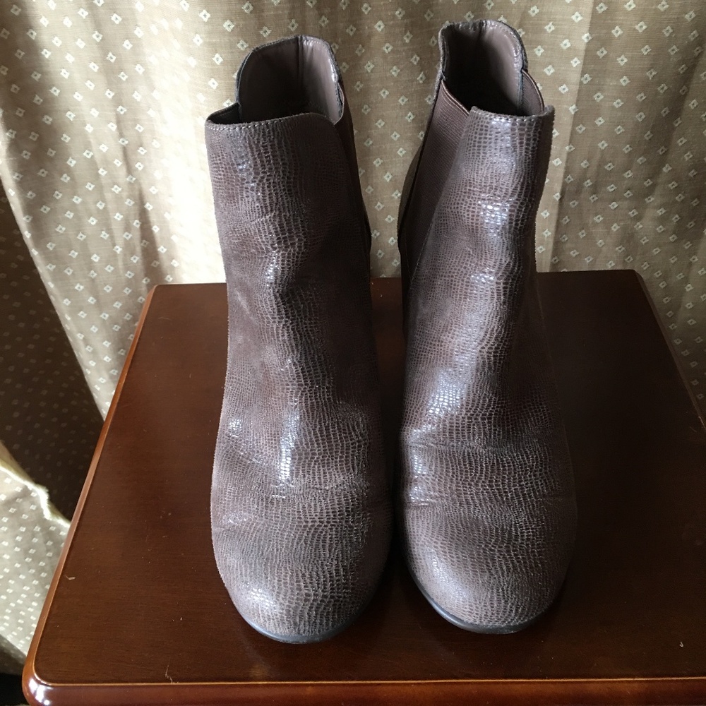A2 by AEROSOLES  BOOTIE STYLE. PREOWNED,